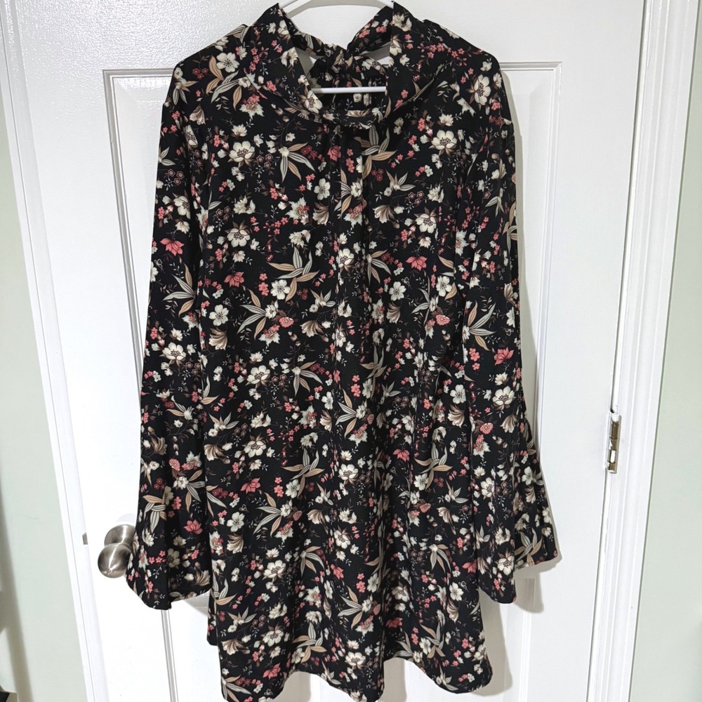 Easel Los Angeles Floral Bell Sleeve Tie Neck Tunic Mini Dress Black Large